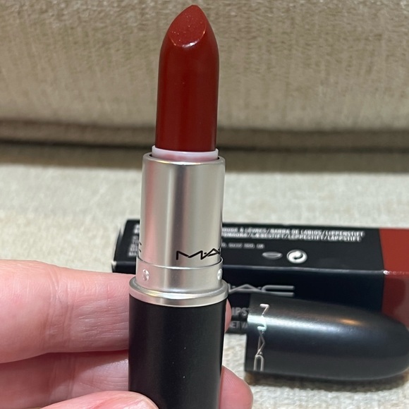 New With Box Mac Crème Lipstick 108 Dubonnet - Picture 4 of 8